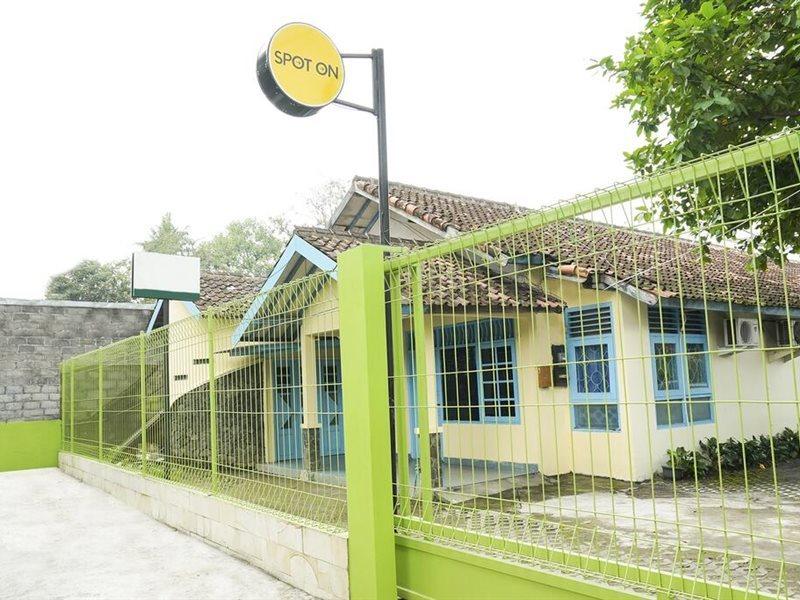 스팟 온 2275 오마 Jm 호텔 Beran Kidul 외부 사진